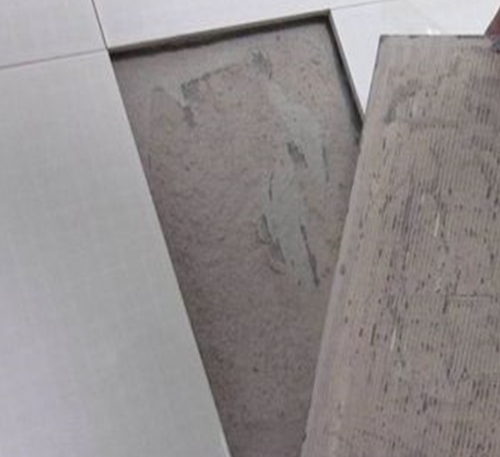 东光瓷砖空鼓维修公司分享瓷砖铺贴时如果打浆（即涂抹在瓷砖背面和基层上的砂浆或瓷砖胶）过少，会带来以下问题
